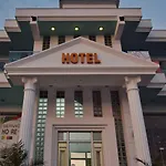 Hotel The Gate 3*
