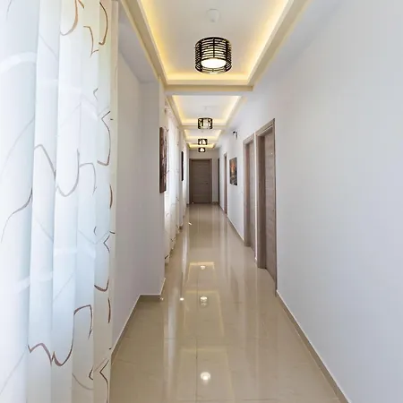 Hotel The Gate Sarande