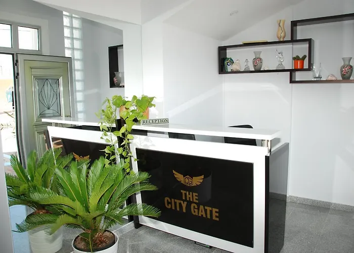 فندق The Gate ساراندا